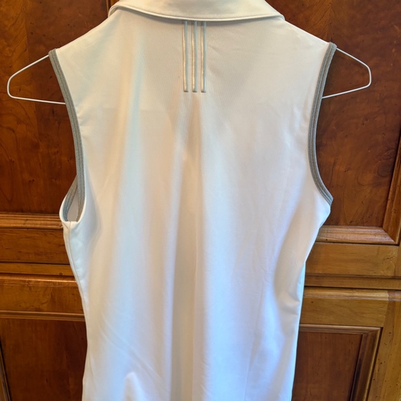Adidas Women's Sleeveless Golf Shirt Size Small - Picture 3 of 3